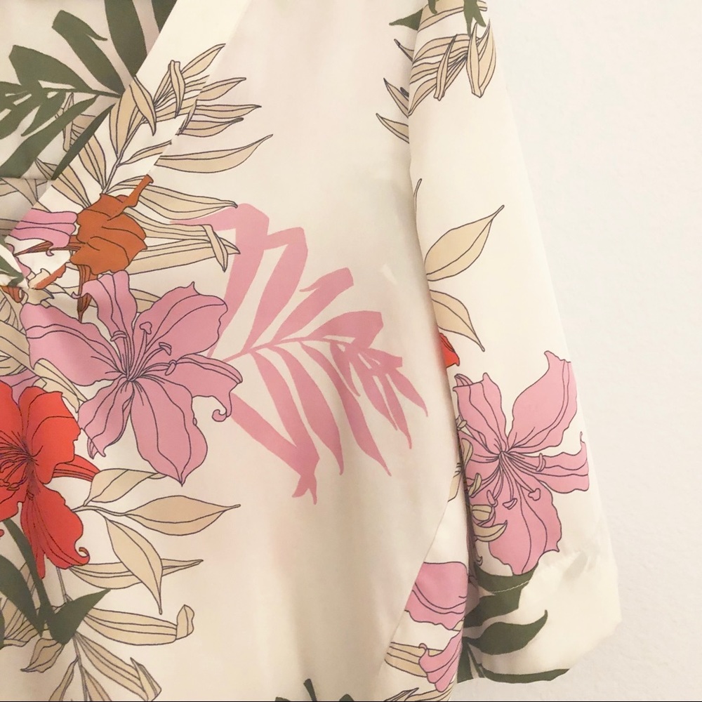 ❌SOLD!❌Zara Basic Floral Blouse - Picture 3 of 4